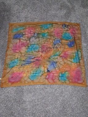 33x33" Silk Scarf In Excellent Condition. source Unknown